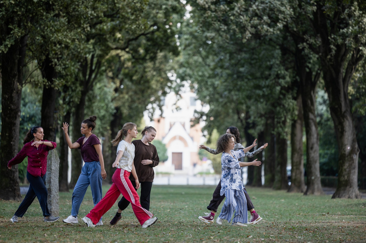 Dancers on a green garden